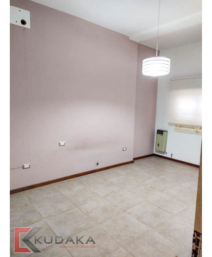 ¡increíble Oportunidad! Propiedad De 3 Dormitorios + Departamento Independiente En Parque Capital. Apto Credito