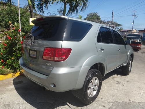 Imagen 4 de 13 de Toyota Fortuner Sr5 Automatica 4x2