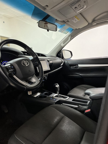 Imagen 10 de 17 de Toyota Hilux 2.8 Cd Srv 177 Cv 4x4 At