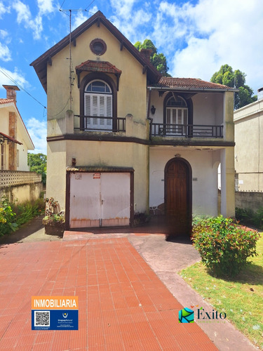 Vendo Casona De Época En 2 Plantas, 4 Dorm 3 Baños. Sobre Av Lezica Gran Terreno 1.100m2. Colon