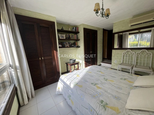 Casa En Venta De 7 Dormitorios, En Zona Del Golf!
