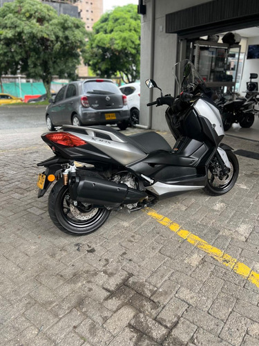 Moto Yamaha X- Max 300