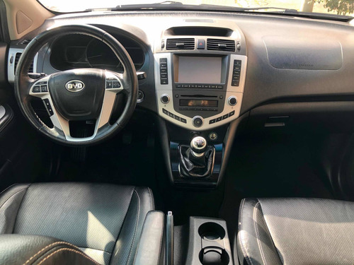 Byd S6 2400cc Glx Mt Techo