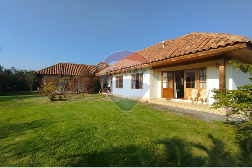 Casa Estilo Chileno 5d+4b+e+b