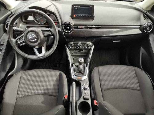 Imagen 12 de 15 de Mazda Mazda 2 2019 4p I Touring L4/1.5 Man