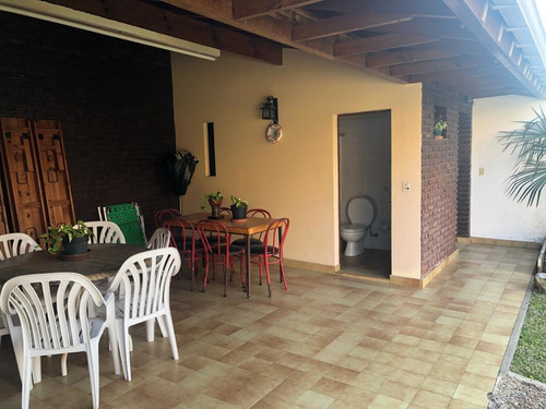 Imagen 18 de 23 de Chalet 4 Ambientes Con Dependencia De Servicio .