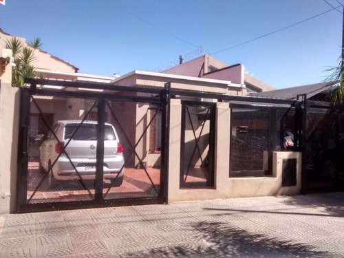 Imagen 2 de 14 de Chalet En Venta Cond En Lanus Oeste