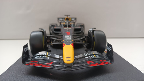 Burago Red Bull Racing Rb 19 M. Verstappen Escala 1 18 (Usado)