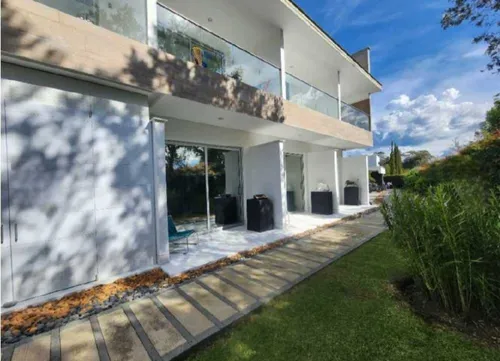 Venta De Casa De Lujo Con Ascensor En Llanogrande, Sector Cabeceras