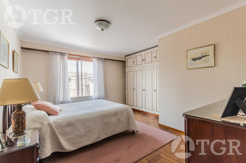 Cálida Casa En Lomas De Zamora Con Diseño Funcional Y Entorno Privilegiado