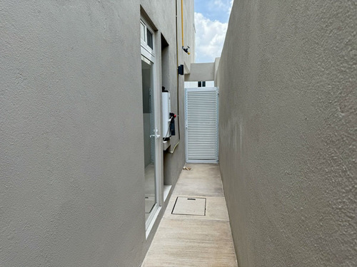 Ambiente Tranquilo, Amplio Jardín- La Vista Residencial