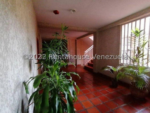 En Venta Acogedor Y Confortable Apartamento Tipo Estudio, Maritza L. Luminoso, Ventilado, Con Agradable Vista Panoramica, 2 4 6 3 4 1 Cuenta Con Sala De Fiesta.