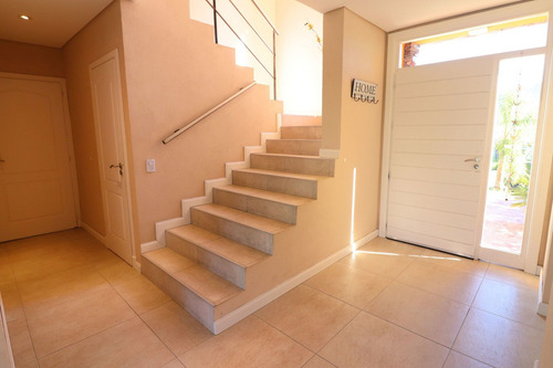 Casa 5 Ambientes Muy Luminosa Con Pileta