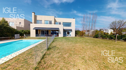 Casa Al Lago En Venta 3 Dormitorios Barrio San Francisco, Villanueva
