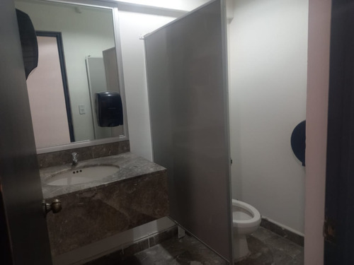Local Comercial En Renta 228 M², 2 Baños, 8 Estacionamientos, Av José Ma. Iglesias, Chihuahua