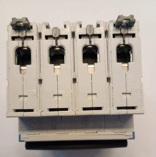 Interruptor Automatico 4p 20a 10ka Curv D Ref 408148 Legrand