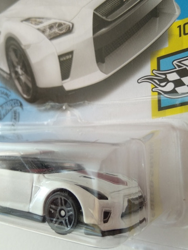 Carro Colección Hot Wheels 17 Nissan Gtr Versión Aniversario