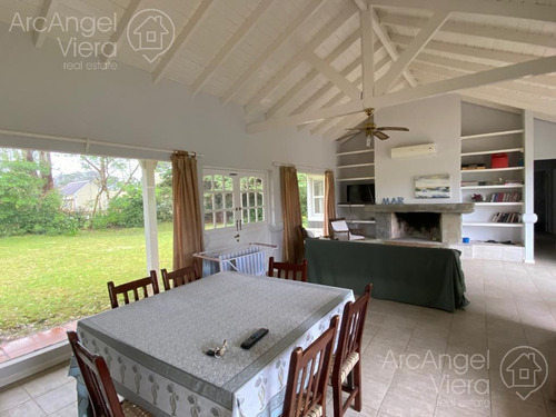 Casa - La Arbolada - En Barrio Priado -punta Del Este