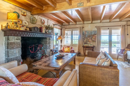 Casa En Primera Línea Al Mar - Ref : Pbi1129