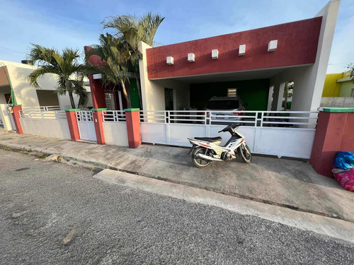 Casa En Venta En El Residencial Las Orquideas, La Romana