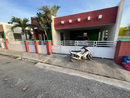 Casa En Venta En El Residencial Las Orquideas, La Romana