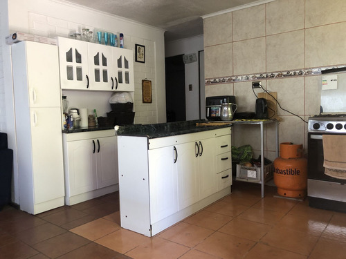 Vende 2 Casas Total 6 Dorm, 3 Baños, 2 Cuadras Metro El Bosq