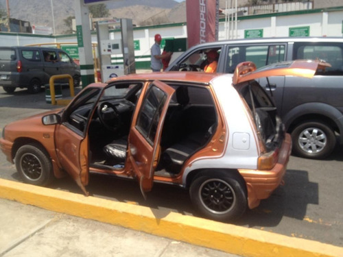 Daihatsu Charade - Teléfono 993080076