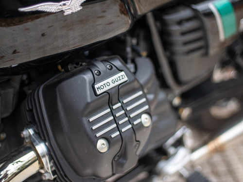 Imagen 5 de 15 de Moto Guzzi V7iii Special Inmaculada Usada Con Escapes Chnbyl