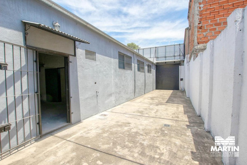 Imagen 4 de 30 de Depósito Y Casa De 3 Ambientes Con Patio Terraza Y Cochera Varios Autos