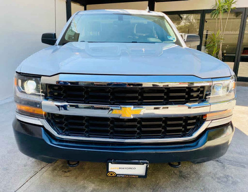 Imagen 2 de 8 de Chevrolet Silverado 2017 2p Cab Regular V6/4.3 Aut A/a Cd