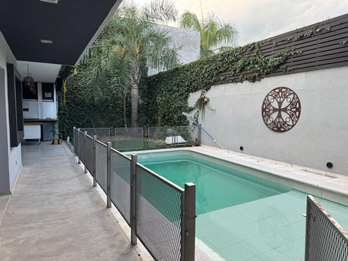 Casa En Venta Barrio Jardin Claret - 3 Dormitorios