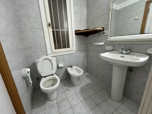 Casa Con Galpón En Barrio Las Avenidas