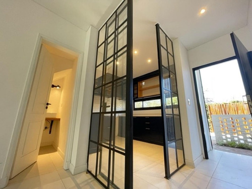 Imagen 6 de 23 de Triplex A Estrenar De Categoria En Venta, San Miguel.