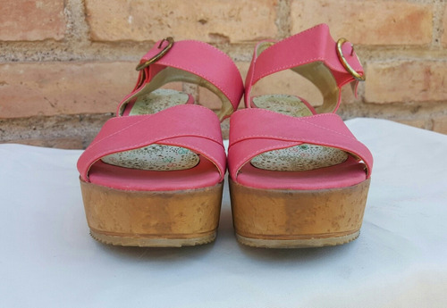 Sandalias Con Plataforma Simil Corcho Coral