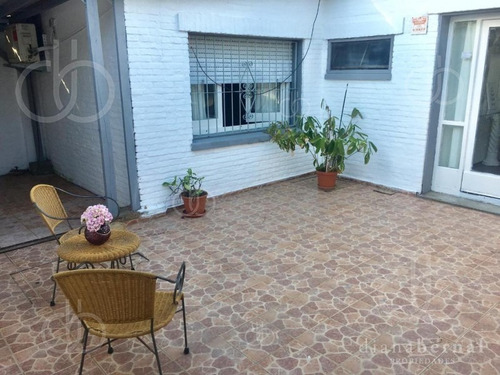 Punta Del Este, Playa Mansa , Chalet De 4 Dormitorios , 2 Suites.- Ref: 53975