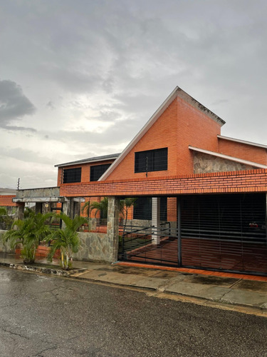 Grey Zuloaga Y Javier Philip Inzitu Realtors Venden Casa En La Urbanización Altos De Guataparo Valencia Carabobo Venezuela