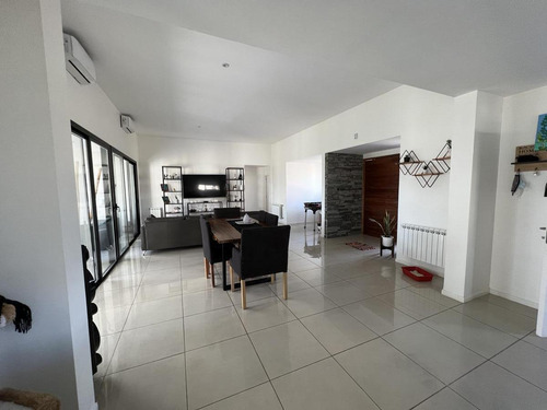 Imagen 19 de 30 de Casa - Countries/b.cerrado (moreno)