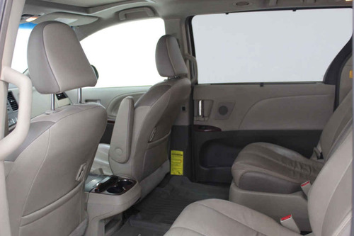 Imagen 10 de 15 de Toyota Sienna 2013 6 Cilindros