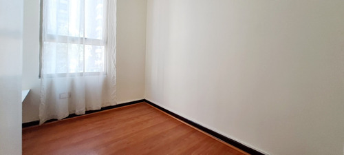 Dpto. En Venta De 3 Dormitorios, 1 Baño, Independencia.