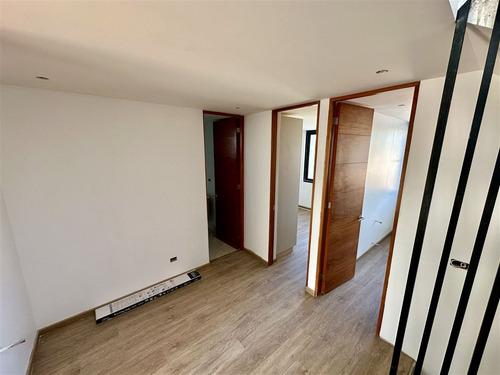 Casa En Venta De 3 Dorm. En Las Condes