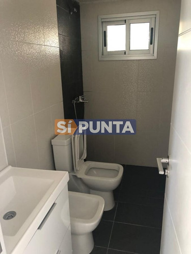 Imagen 8 de 16 de Apartamento En Venta - Centro De Maldonado