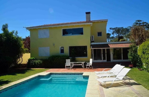 Casa En Alquiler Por Temporada De 3 Dormitorios En Playa Mansa