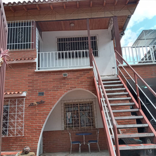 Venta Comoda Casa En La Urb. La Carlota, Campo Claro  Bv