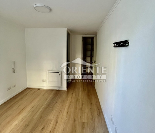 Depto En Primer Piso, Semi Nuevo, La Reina