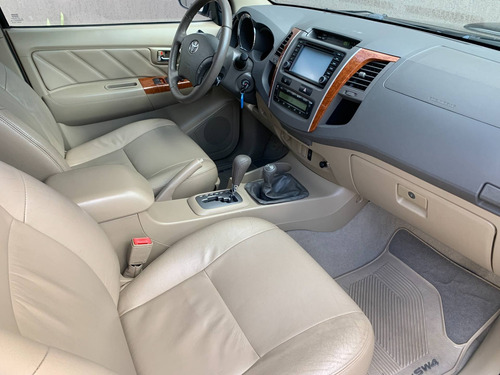 Imagem 5 de 8 de Toyota Hilux Sw4 3.0 Srv 4x4 7 Lugares 16v Turbo