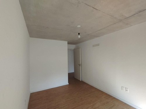 Imagen 10 de 18 de Alquiler Dos Dormitorios Barrio Sur, Terraza, A Metros De La Rambla