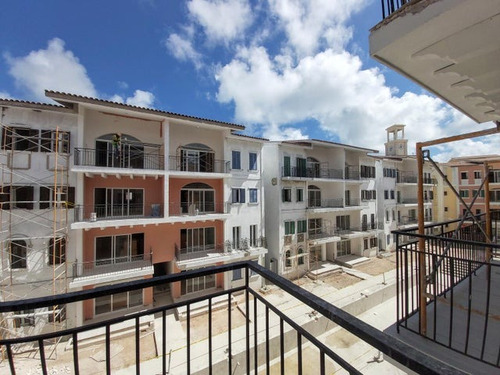 Apartamento Con Playa En Punta Cana 2 Habitaciones, En Venta A Estrenar. 