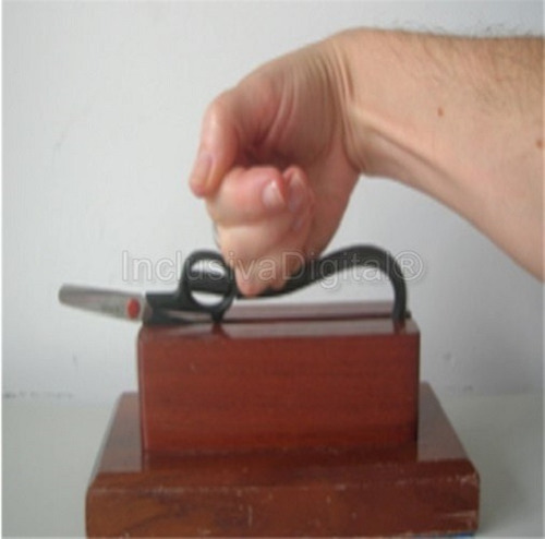 Imagem 2 de 3 de Tesoura Mola Adaptada Com Suporte Para Deficientes