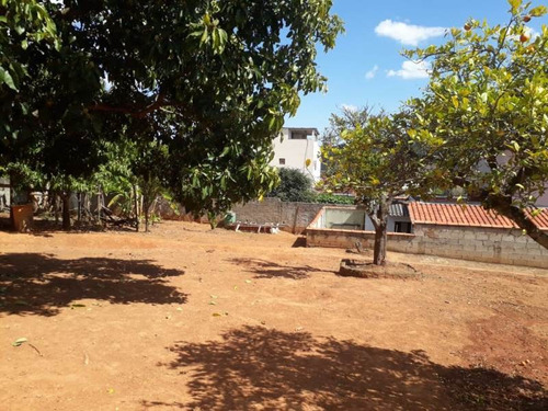 Casa Alto Padrão Em Baependi Sul De Minas , Casa Com 3 Quartos , 02 Suítes , Todo Murado , No Centro Da Cidade, Vaga 06 Veículos. - 949