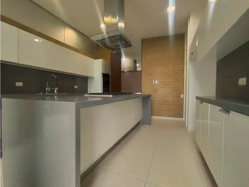 Apartamento Para Arriendo En El Poblado Los Balsos